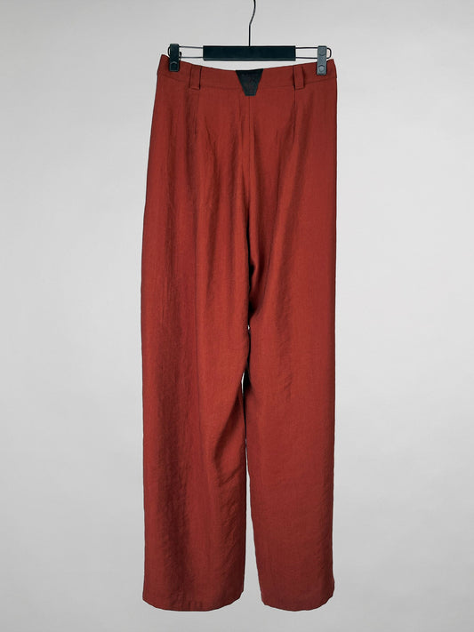 Attic & Barn Hose Harstad Rubinrot