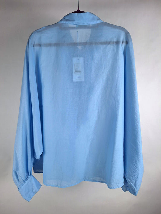 SOSUE Bluse Antonia Slim Ruffle light blue