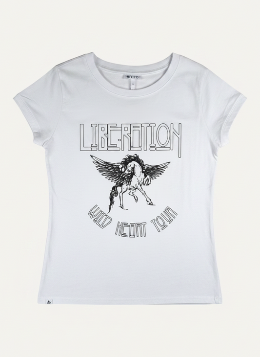 Magasin Dawo IYITO T-Shirt Mara in Weiß aus 100% Baumwolle mit schwarzem Pegasus-Druck und Liberation-Schriftzug