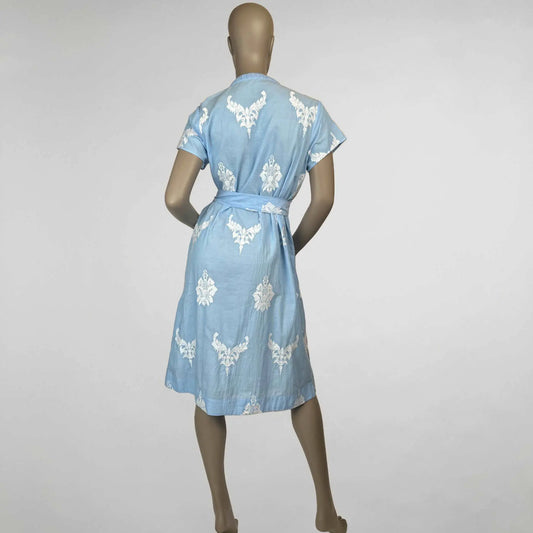 Gustav Kleid Madonna hellblau mit Stickereien