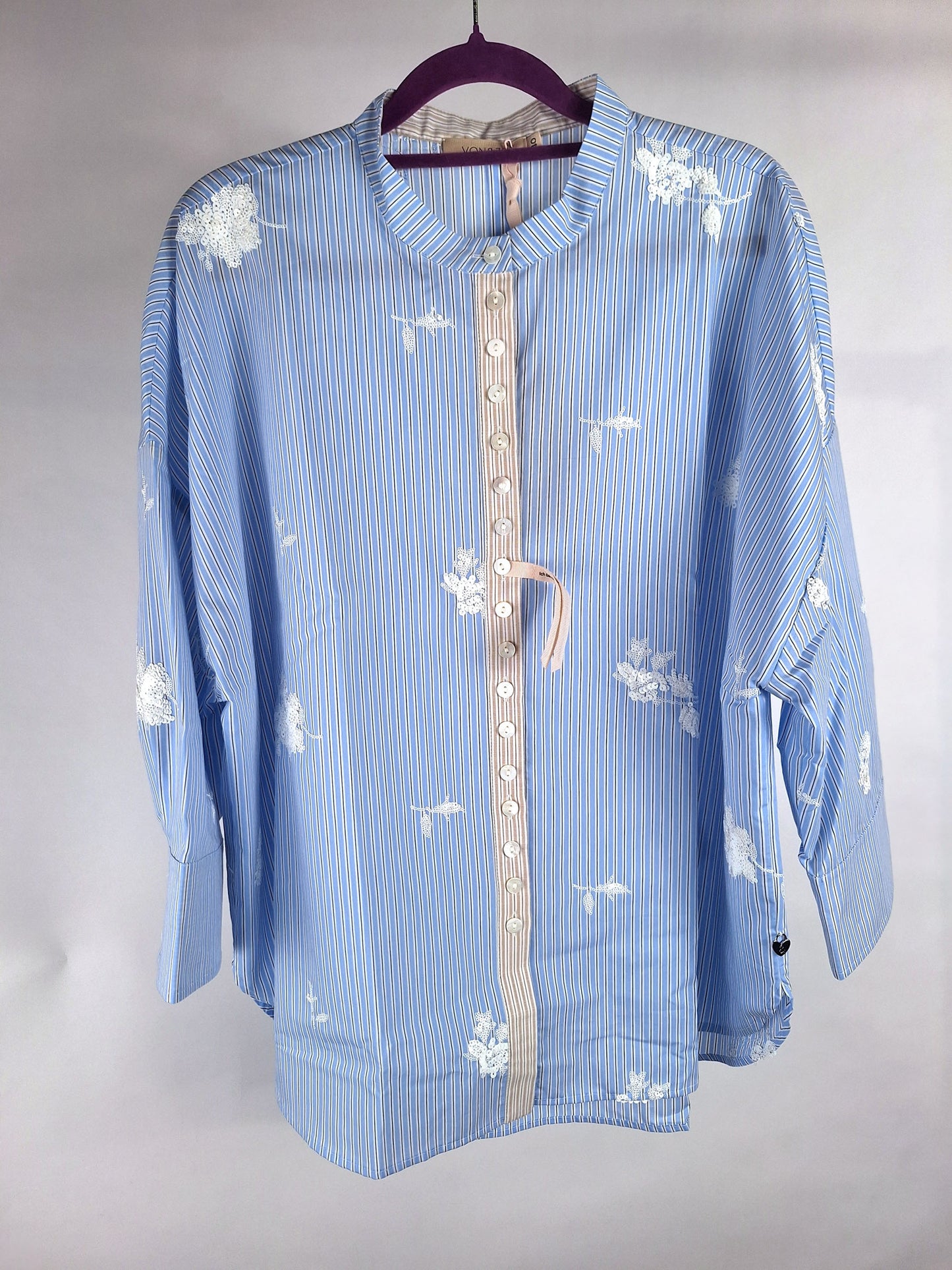 VON & ZU Bluse hellblau gestreift/ Pailletten
