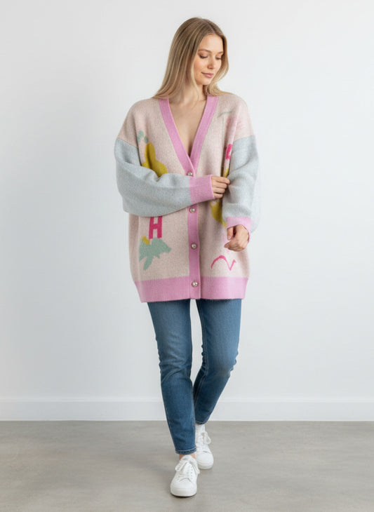 Magasin Dawo Herzensangelegenheit Cardigan in Feather Multi mit Mohair-Woll-Mix und buntem Muster an einem Model