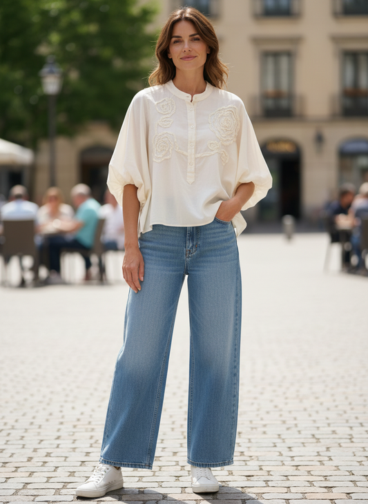 Magasin Dawo SOSUE Bluse Cowboy in Panna aus 100% Baumwolle mit Blumenstickerei und Stehkragen